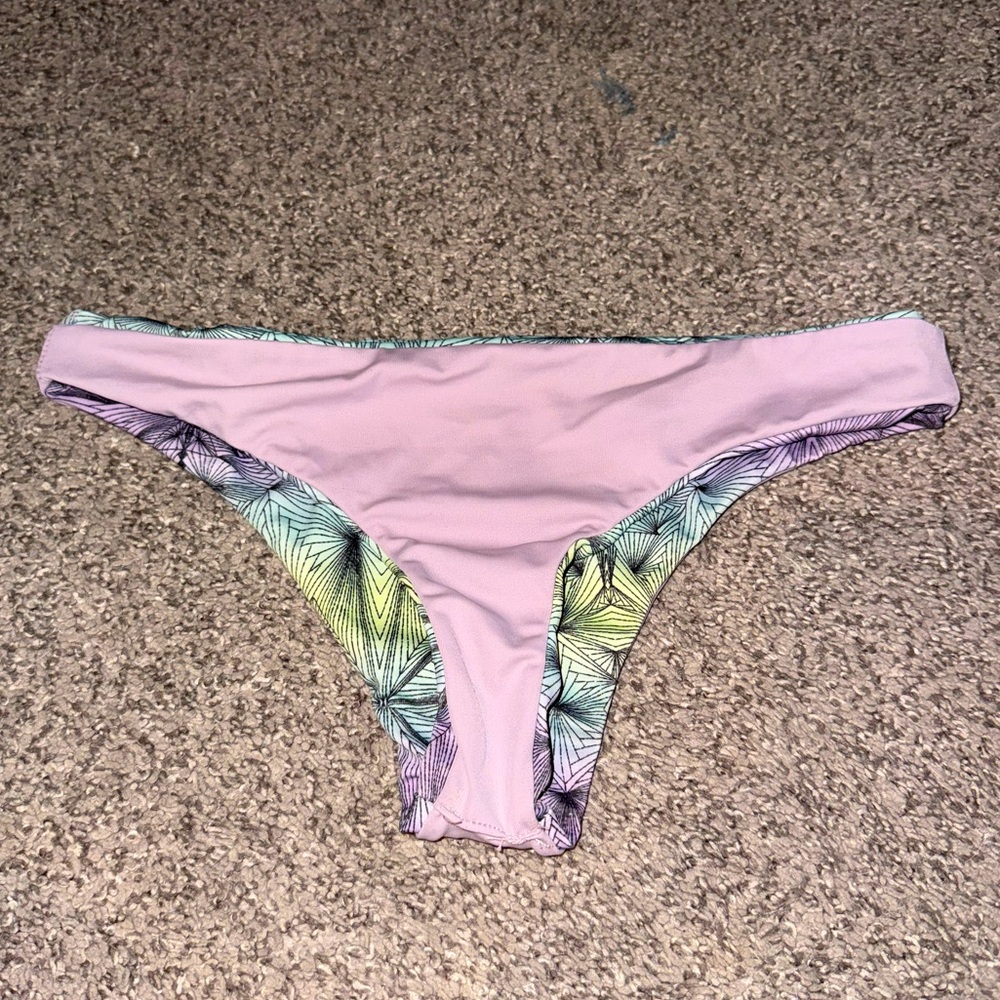 Geometric design and lavender reversible bikini bottoms s/m cheeky - Picture 5 of 6